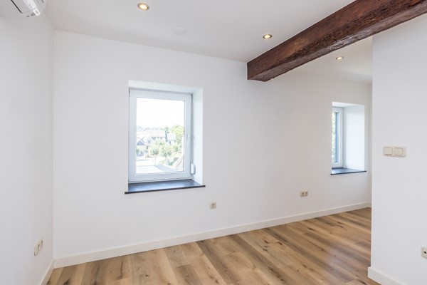 Foto - Te koop: Een woning voor de toekomst met een energielabel van A+++ met een multifunctionele ruimte      (ca 25 m2) en tuin met eiken overkapping en grote eiken carport in het Heuvelland.